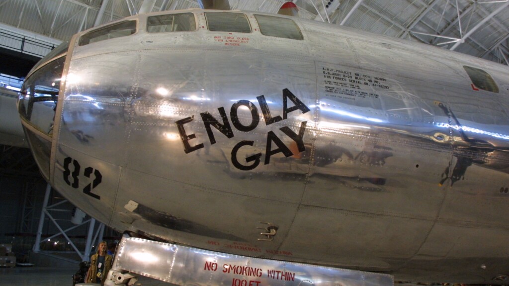 stlTH®︎ 横山 sakevi ENOLA GAY T Paul Tibbets Signed B-29 Superfortress Enola Gay Model